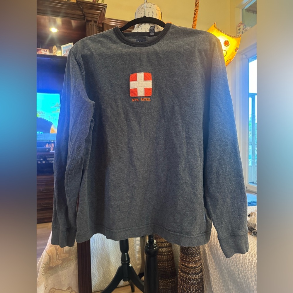 Small gap men’s long sleeve shirt!